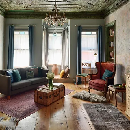 Golden Horn Views From The Saffron House In Old